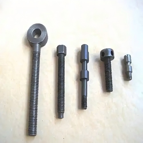Chinese fastener factory supplying wholesale hex bolts, socket head cap screws, flange bolts, nuts, double-end studs, threaded rods, washers, and drawing-based fastening components to customers worldwide.